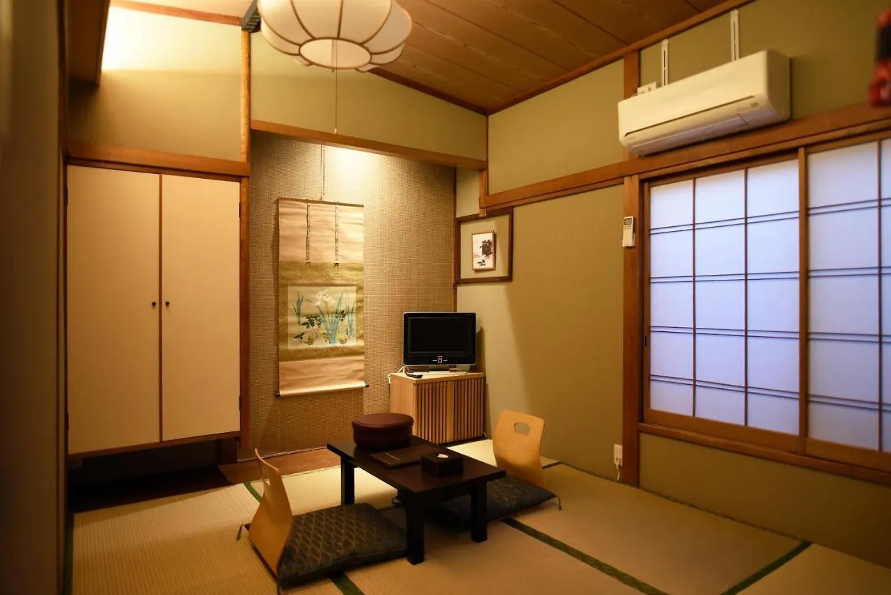 Ryokan Sansuiso Tokyo 2*,