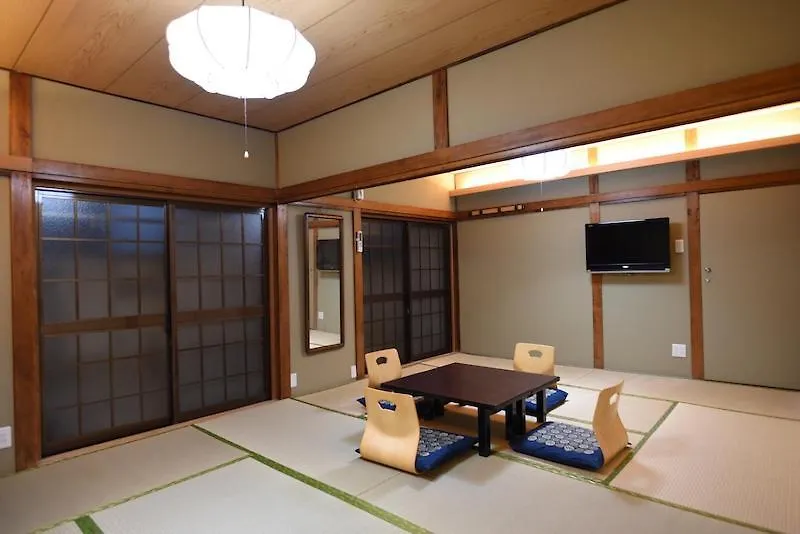 Ryokan Sansuiso Tokyo 2*,